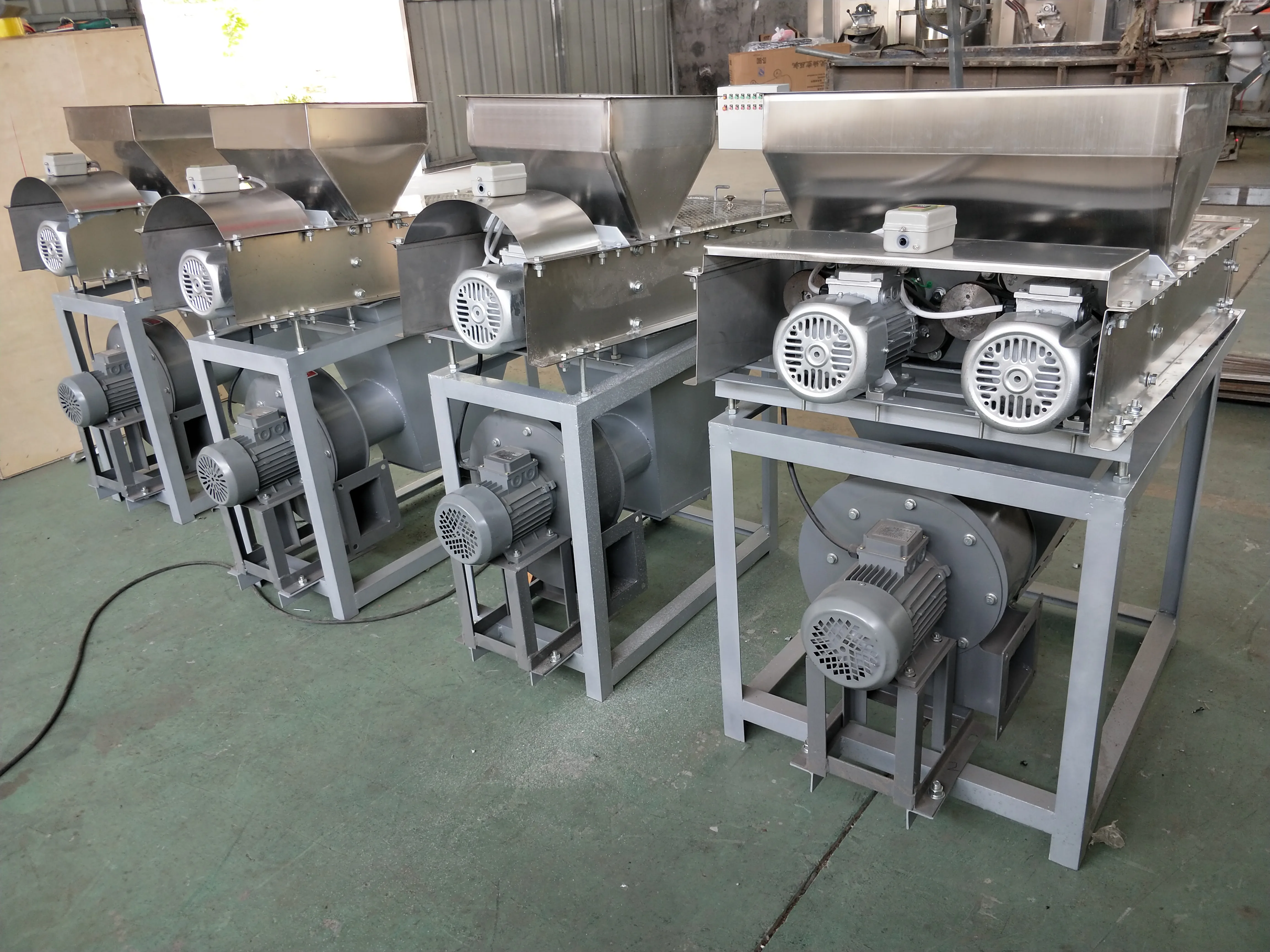 Dry Peanut Peeling Machine